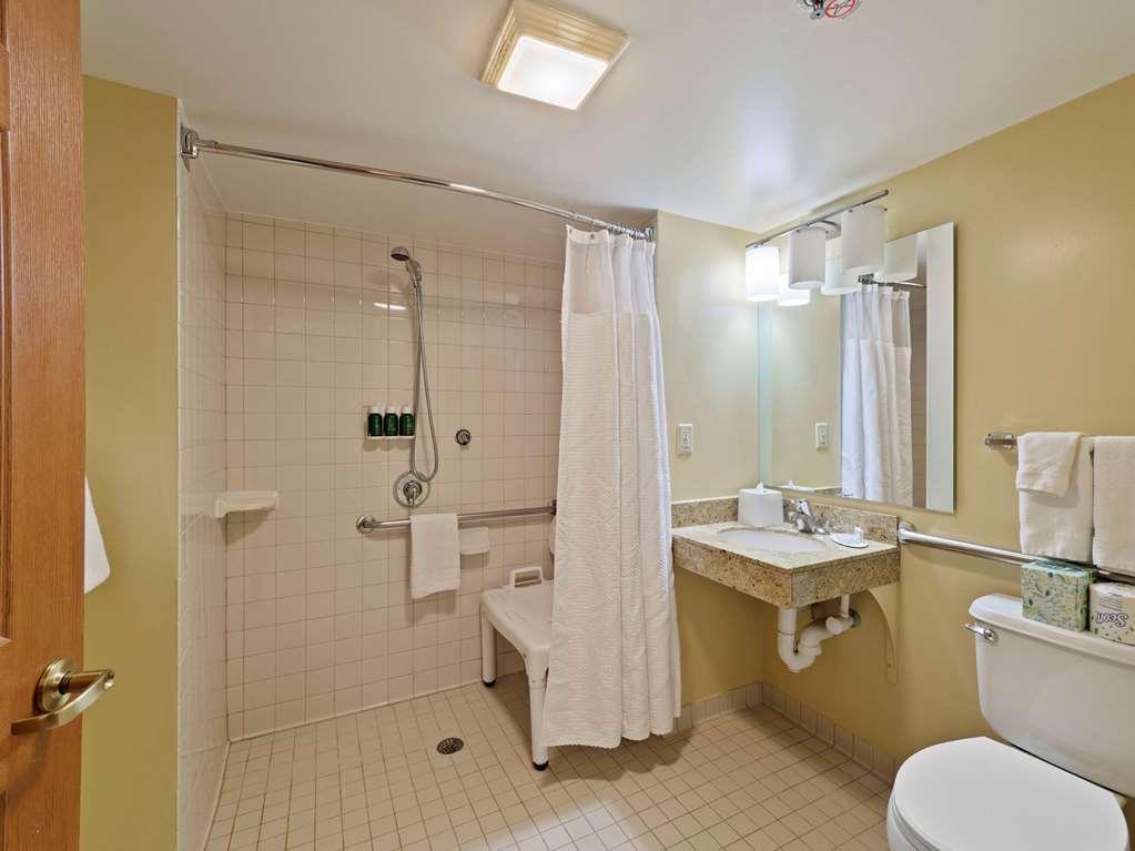 Extended America - - Dulles 2*